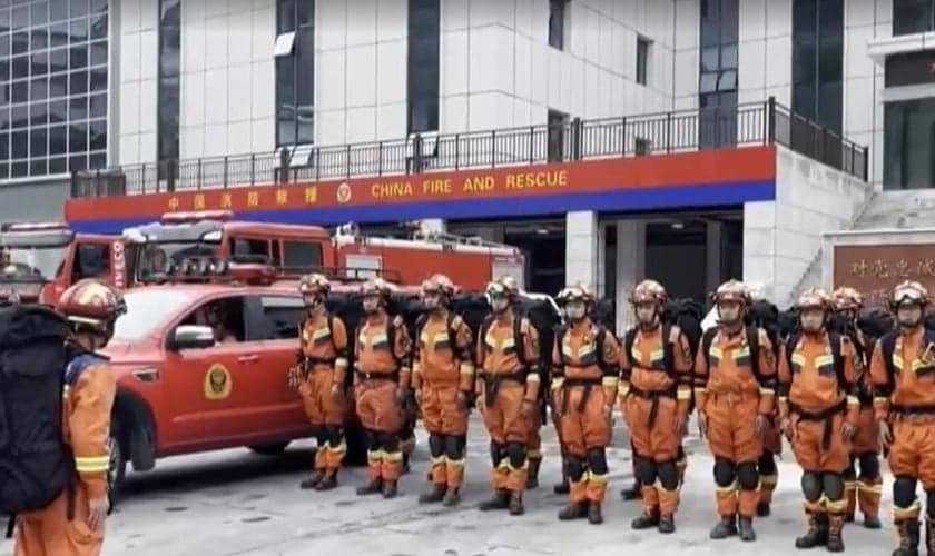 Corpo de bombeiros da China. (Foto: Captura de tela/Vídeo G1)