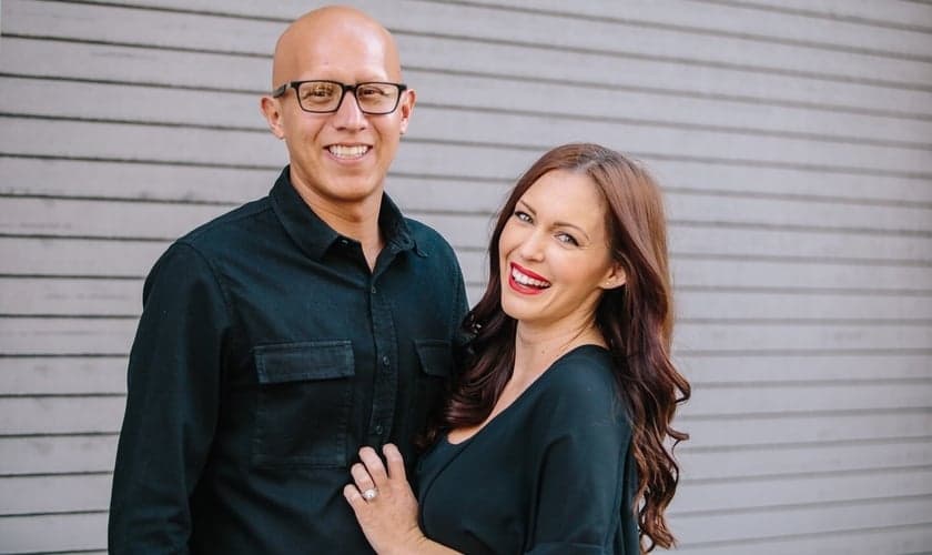 Brittni De La Mora e seu marido, Richard. (Foto: Reprodução/Javier Torres)