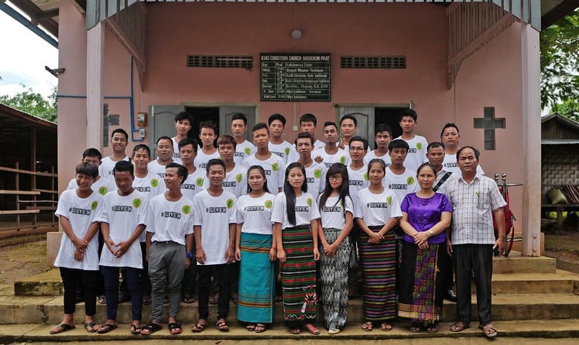 Estudantes de faculdade cristã no Mianmar. (Foto: Imagem ilustrativa/Myanmar Hope Christian Mission).