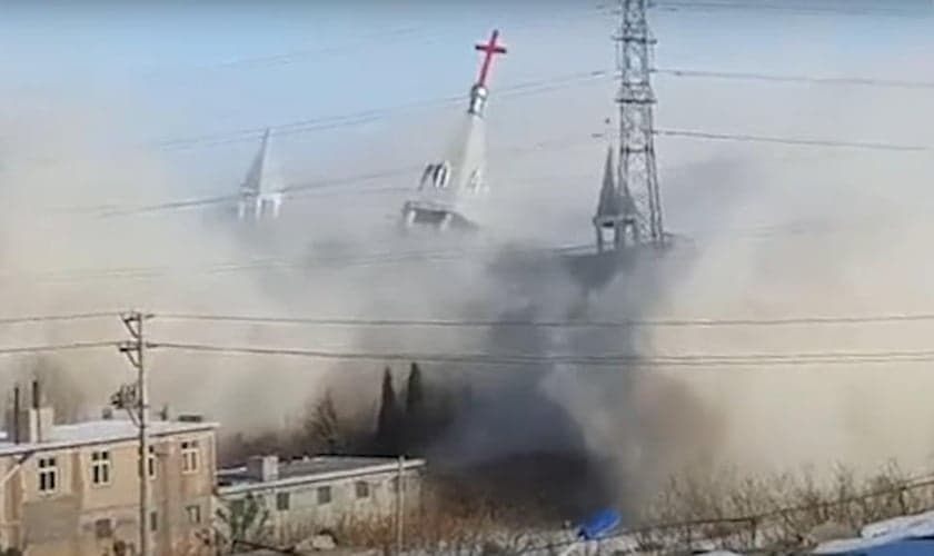 Igreja sendo demolida na China, em 2018. (Foto representativa: Captura de tela/YouTube Guardian News)