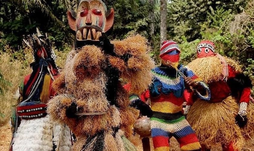 Ataques dos “Masquerades” à igrejas têm sido comuns na Nigéria. (Foto: Imagem ilustrativa/Wikimedia Commons/Timzy D'Great).