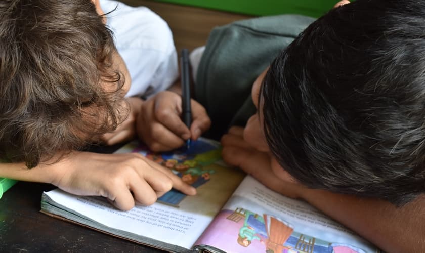 Muitas igrejas estão deixando de lado o discipulado infantil. (Foto: Unsplash/André Ebrahim)