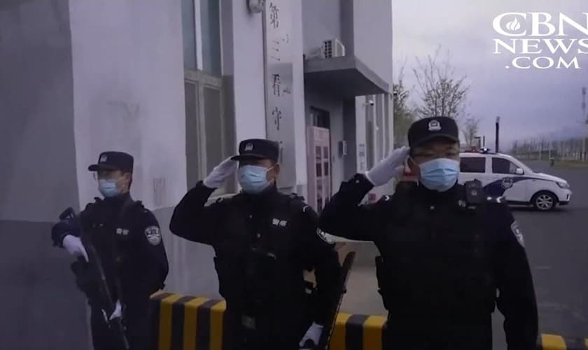 Membros do Partido Comunista Chinês cometem atrocidades dentro dos campos de concentração. (Foto representativa: Captura de tela/Vídeo CBN News)