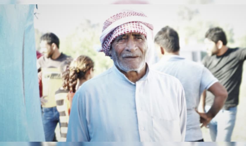 Abdel se converteu ao sonhar com Jesus, em um país no Oriente Médio. (Foto: Imagem ilustrativa/Christian Aid Mission).