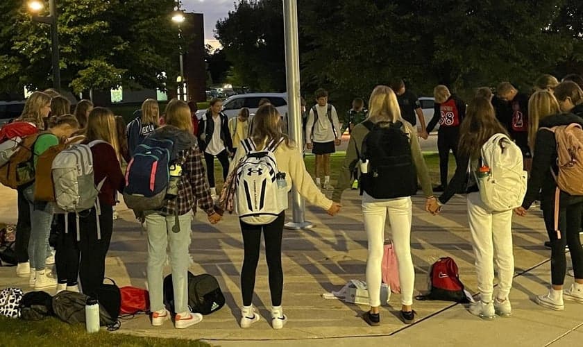“See You At The Pole” é um evento anual de oração nas escolas americanas. (Foto: Facebook/See You At the Pole)