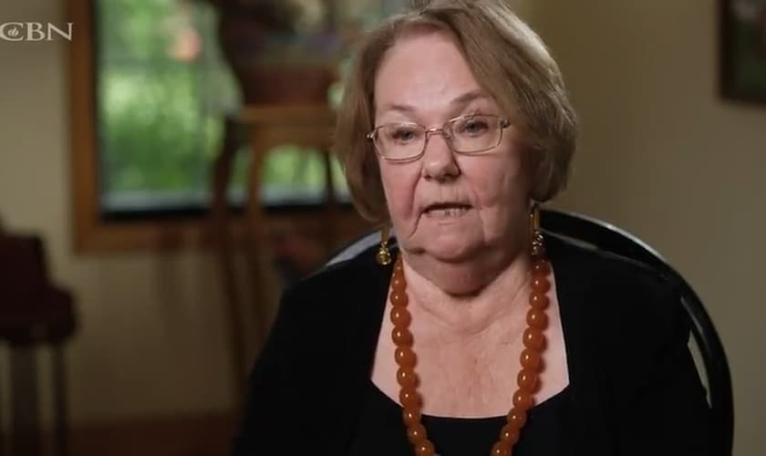 Anna Johnson testemunha milagres vividos na 2ª Guerra na CBN. (Captura de tela/CBN)