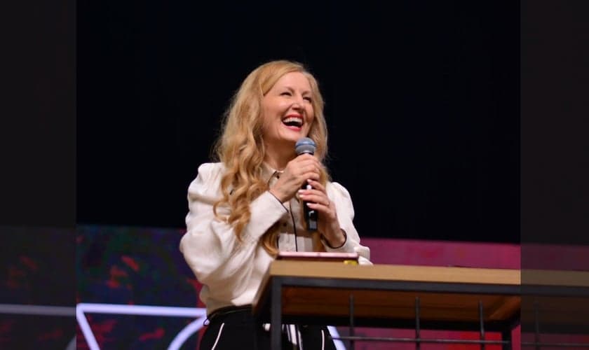 Katherine Ruonala na abertura do VOA 2022. (Foto: Global Awakening Brasil)