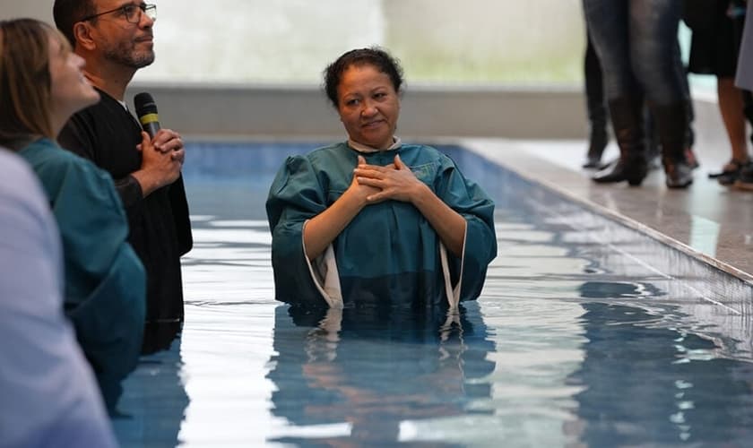 Reinalda foi batizada na Igreja Adventista do Sétimo Dia do Juvevê, em Curitiba. (Foto: Matheus Dro/ Notícias Adventistas).
