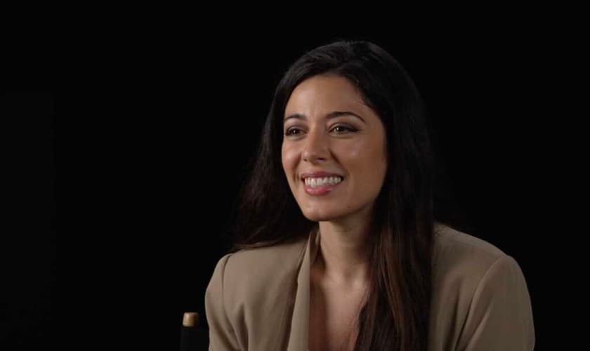 Elizabeth Tabish interpreta Maria Madalena na série cristã. (Foto: Reprodução/YouTube/CBN News).