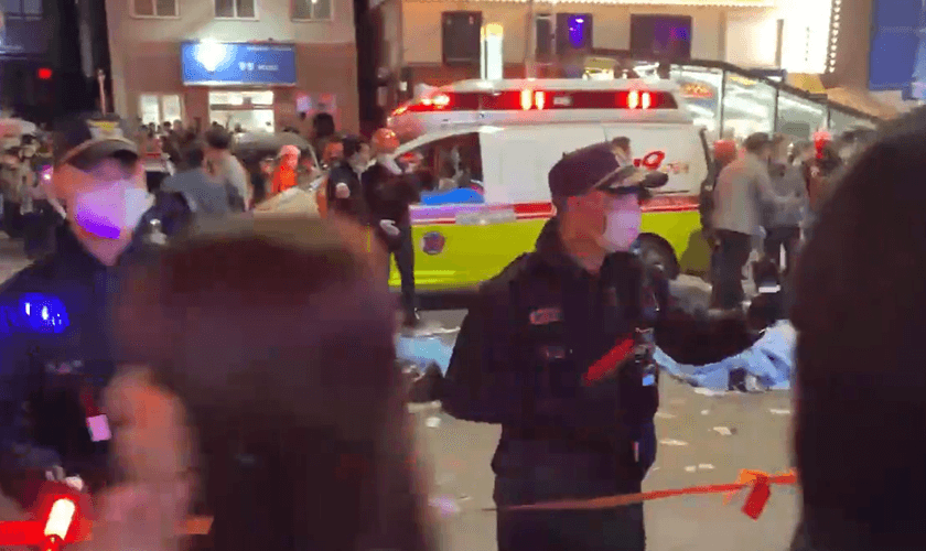 A Coreia do Sul está em luto oficial pela tragédia que matou mais de 150 pessoas. (Foto: Reprodução/Twitter/Siraj Noorani).