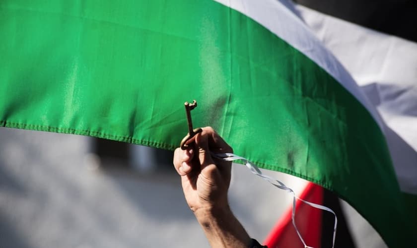 Bandeira e chave palestina. (Foto: Montecruz Foto/Wikimedia Commons)