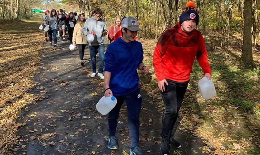 O grupo de jovens já ajudou a construir três poços no campo missionário. (Foto: AG News).