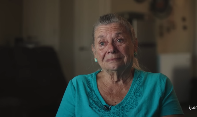 Norma Thornton, de 78 anos, foi impedida de doar refeições em local público. (Foto: Reprodução/Youtube/Institute for Justice).