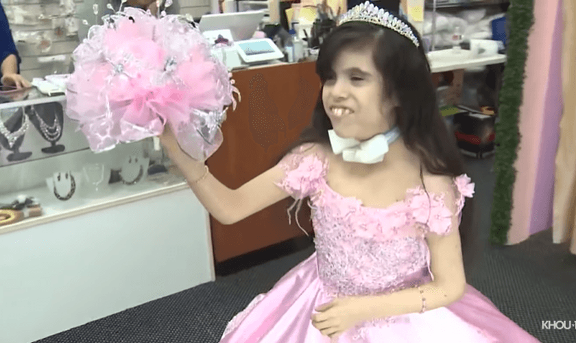 Genesis Tamez sobreviveu e superou suas dificuldades de saúde. (Foto: Reprodução/YouTube/KHOU 11).