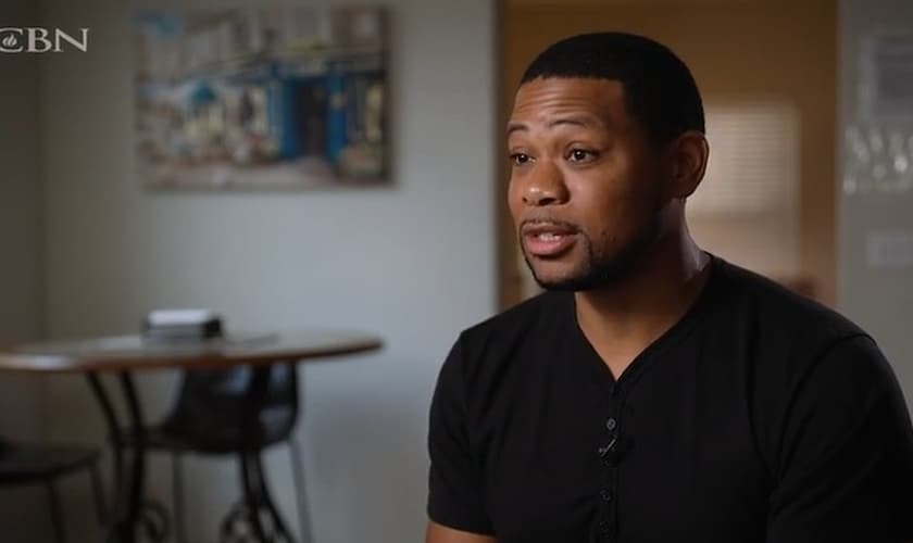 Patrick Seymour: das gangues para se tornar um pastor. (Captura de tela/CBN News)