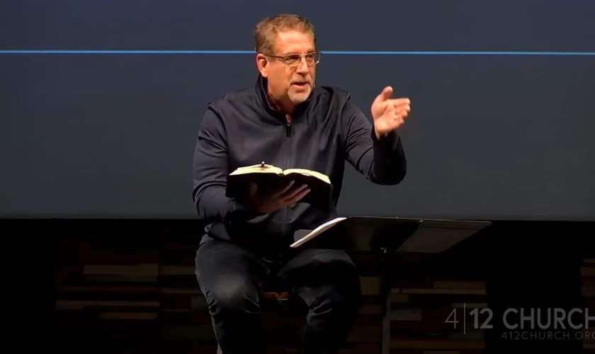 Pastor Tom Hughes. (Foto: Captura de tela/YouTube 4/12 Church San Jacinto)
