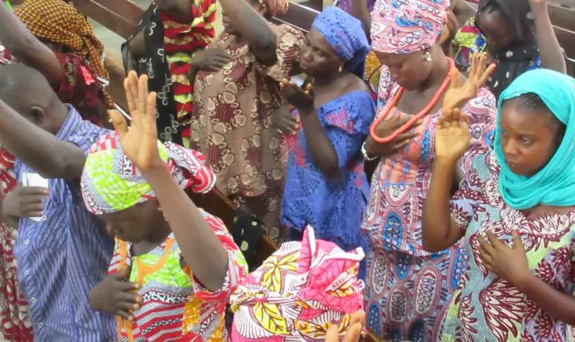 Igreja continua orando pelas outras 96 jovens desaparecidas. (Foto: Portas Abertas)