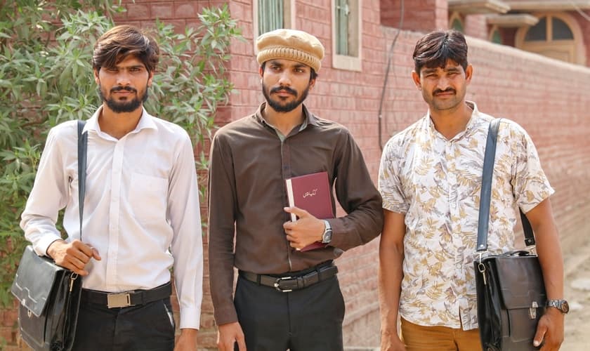 Os evangleistas foram detidos por 52 dias, sofrendo tortura por pregar o Evangelho, no Paquistão. (Foto: Voice of the Martyrs Australia).