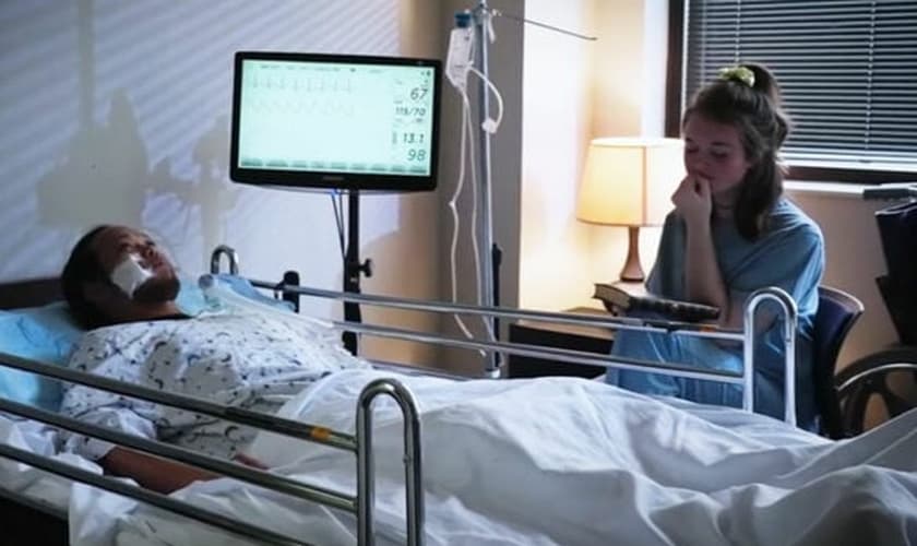 Drew Anderson no hospital. (Foto: Reprodução/God TV)