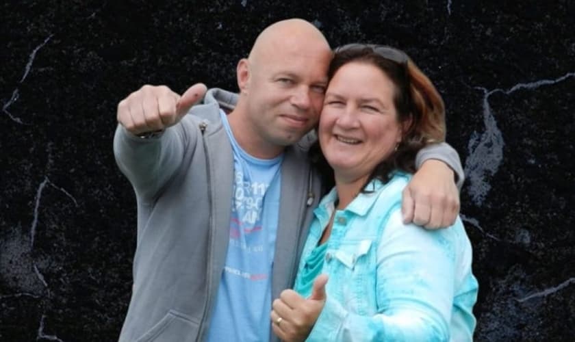 Stefan e sua esposa: Deus preparou uma vida nova para o casal. (Foto: Reprodução/Revive)