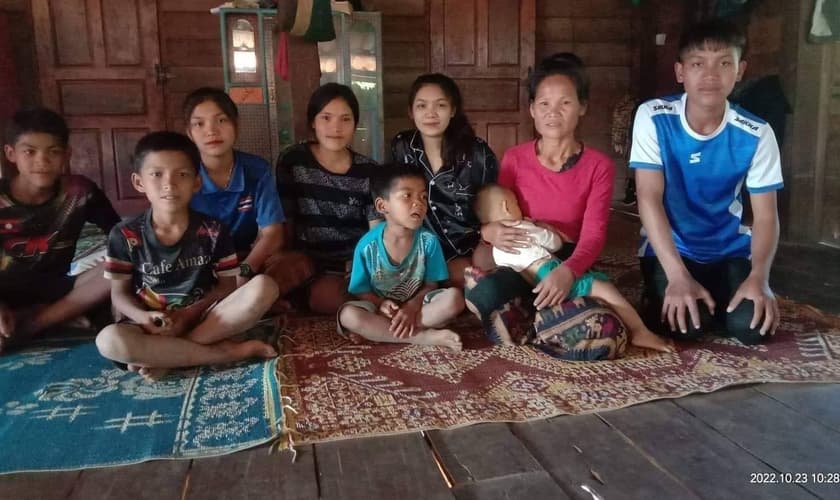 Pastor assassinado deixa esposa e oito filhos. (Foto: Reprodução MNN/Cortesia FARMS International)