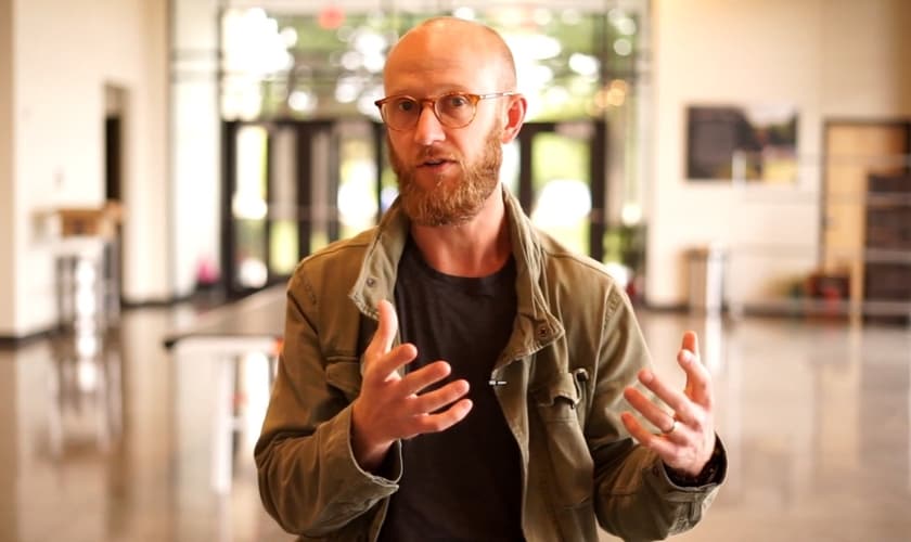 Pastor Brad Larson. (Foto: Captura de tela/YouTube The Door Church)