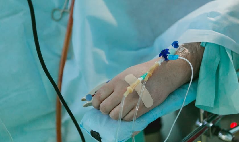 A França está revisando sua lei de eutanásia aprovada em 2016. (Foto ilustrativa: Olga Kononenko/Unsplash)