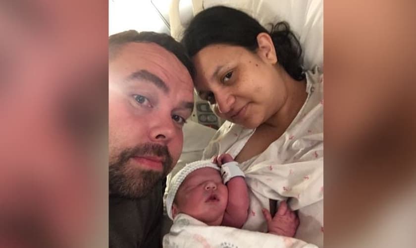 Isaque nasceu saudável, em um verdadeiro milagre de Deus. (Foto: AG News).