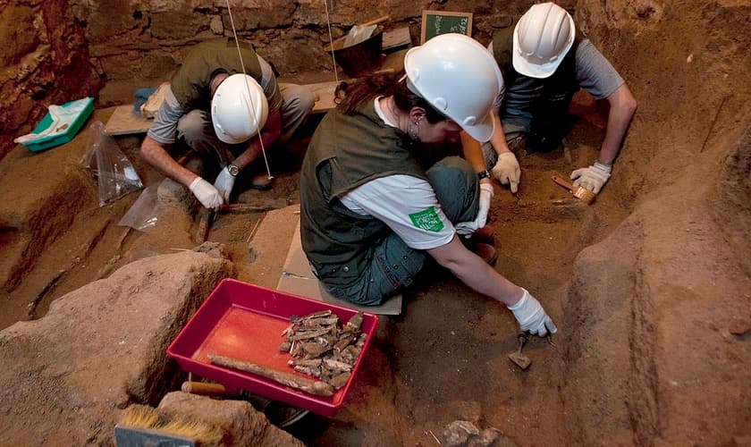 Imagem ilustrativa. Especialistas acreditam que a caixa foi escondida por judeus no início da guerra. (Foto: Rafaela Ely/Wikimedia Commons)