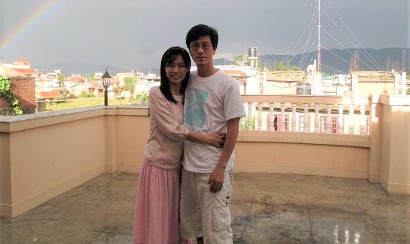 Pang Chang-in e a esposa Lee Jeong-hee deixaram uma vida luxuosa para levar o Evangelho ao Nepal. (Foto: Facebook/Pang Chang-in).