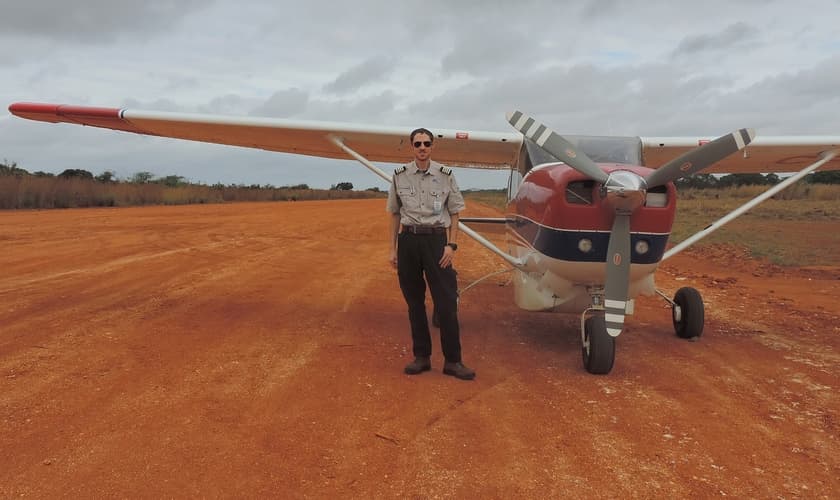 O missionário foi preso no aeroporto quando transportava suprimentos a um orfanato. (Foto: Reprodução/MAF)