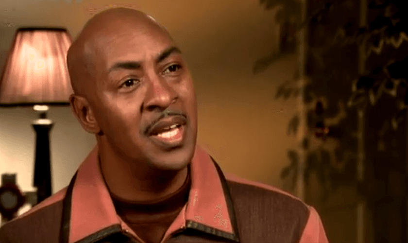 Tony Davis levou cinco tiros e morreu ainda no local do crime. (Foto: Reprodução/CBN News).