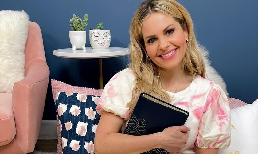 Atriz de Fuller House manifesta sua fé em Jesus com frequência nas redes sociais. (Foto: Reprodução/Facebook/Candace Cameron Bure)