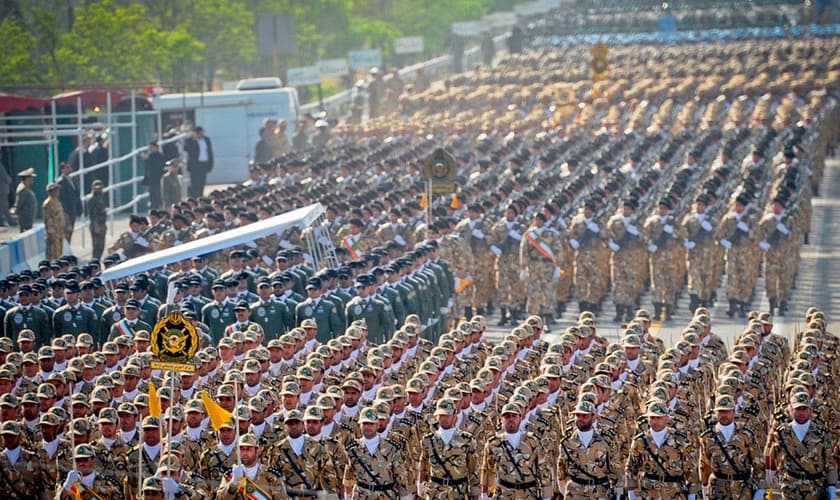 Soldados e pilotos do Exército da República Islâmica do Irã . (Foto: Wikimedia Commons)