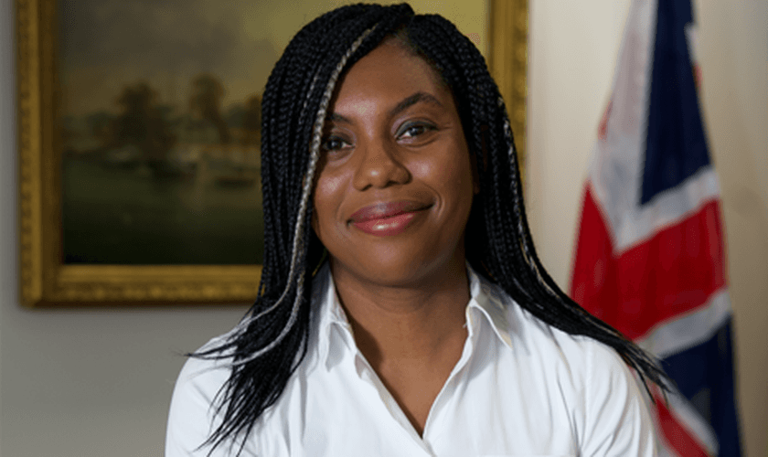 Kemi Badenoch, ministra da Igualdade do Reino Unido. (Foto: Reprodução/Gov.UK)