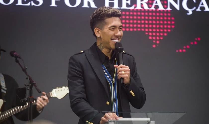 Roberto Firmino atua como evangelista em uma igreja na Inglaterra. (Foto: Instagram/Manah Church Manchester).