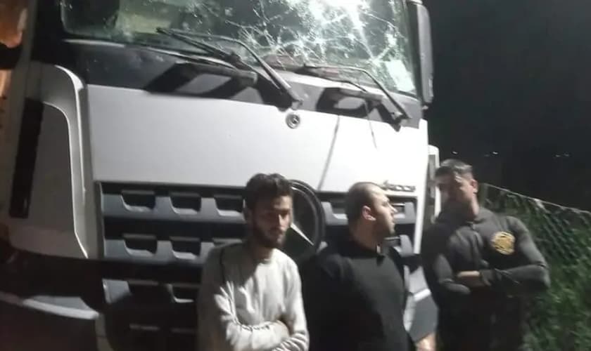 Caminhão que faria uma entrega foi apedrejado por vizinhos muçulmanos. (Foto: Portas Abertas)