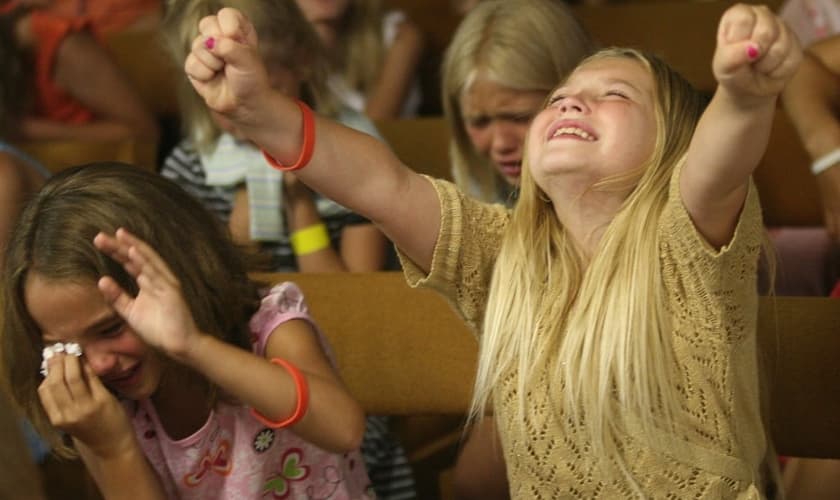 Crianças em acampamento bíblico da Assembleia de Deus EUA. (Foto: Paul M. Walsh/Wikimedia Commons)