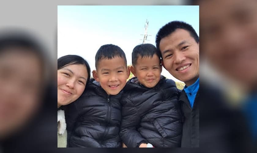 Dai Zhichao e sua família. (Foto: ChinaAid)