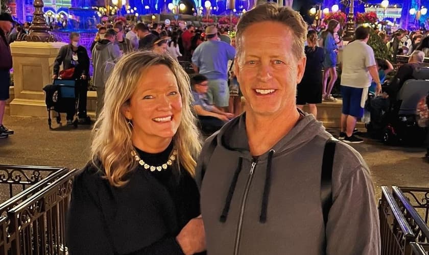 Após relutar, Karen Kingsbury teve um encontro com Deus e se casou com Don. (Foto: Instagram/Karen Kingsbury).