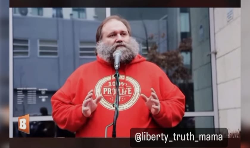 Mark Roepke, adotado por uma família cristã, defendeu o direito à vida na Marcha pela Vida. (Foto: Reprodução/Instagram/Jess Cass).