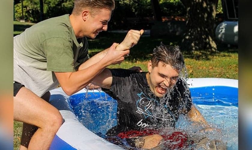 Estudantes encontram Jesus dentro das universidades. (Foto: Reprodução/AG News)