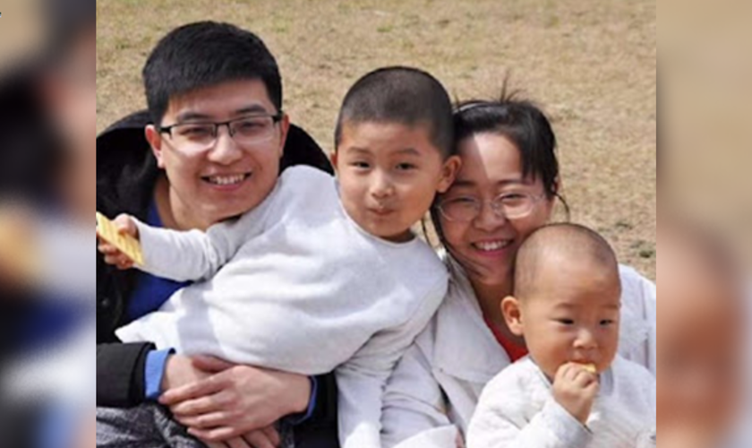 O Pr. Li Jie, sua esposa Li Shanshan e filhos. (Foto: ChinaAid)