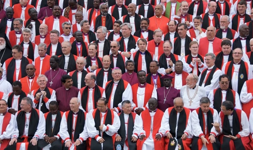 Bispos reunidos em uma conferência. (Foto: Reprodução/ACNS/Scott Gunn/Flickr)