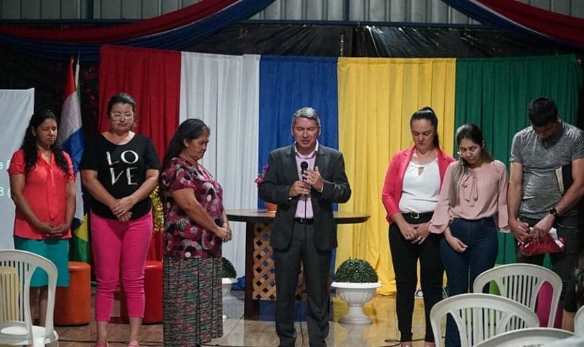 Uma das noites de evangelismo que foram feitas para as pessoas do local. (Foto: Irene Strong/Adventistas)