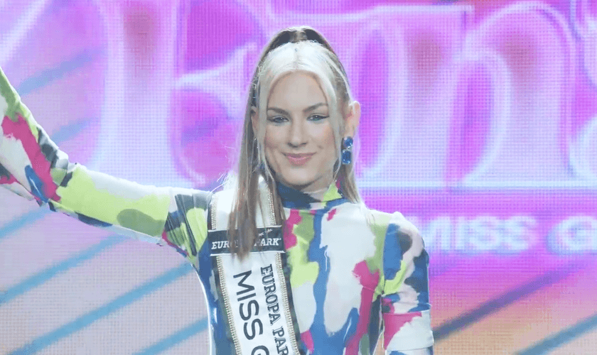 Kira Geiss na premiação do concurso de Miss Alemanha. (Foto: Reprodução/Miss Germany Finale 2023 - Exklusiv anschauen)