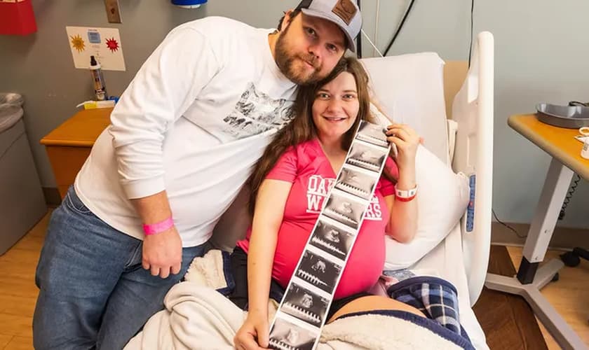 Haylee e Shawn Ladner, dos EUA, tiveram quíntuplos. (Foto: UMMC Office of Communications).