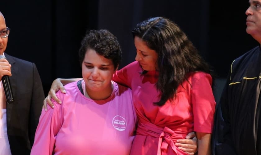 Thássia Gomes foi tocada por Deus através das transmissões de uma igreja do RJ. (Foto: Reprodução/Notícias Adventistas).