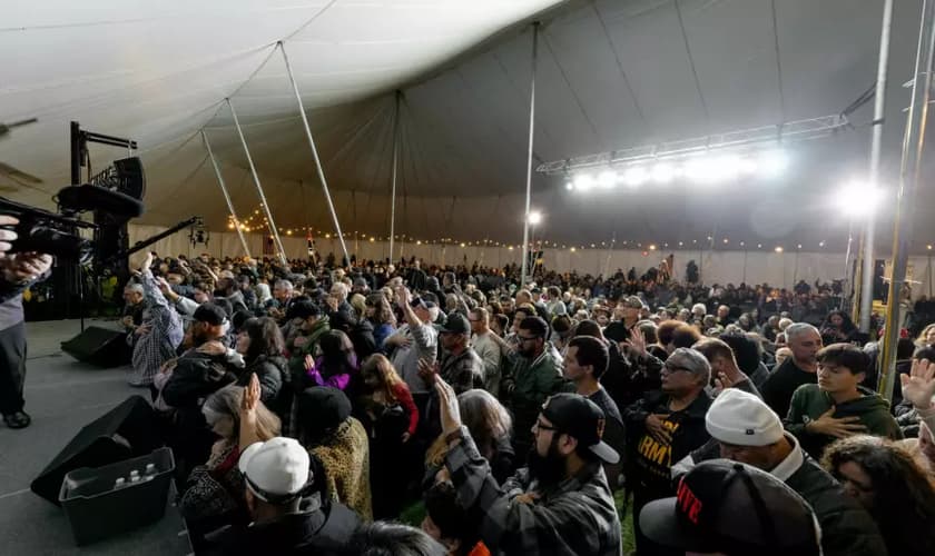 A cruzada de Mario Murilo alcançou os perdidos em Bakersfield. (Foto: Mario Murillo Ministry).