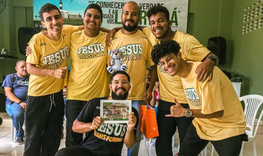 Jefferson e missionários da Cristolândia Bahia. (Foto: Reprodução/Missões Nacionais)